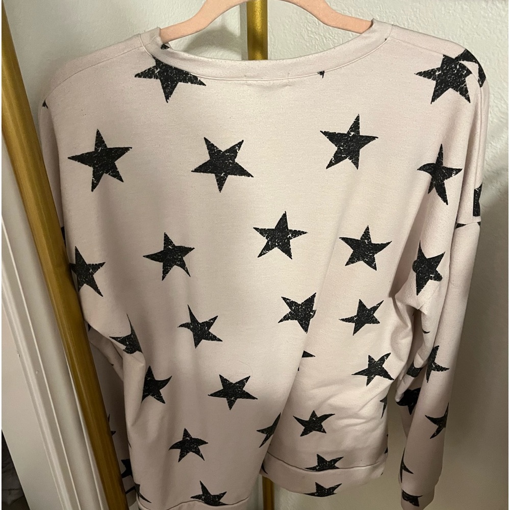 Star side slit pullover - Picture 2 of 4